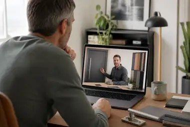 Online-Beratung zur Auswahl einer Aluminium-Haustür per Video